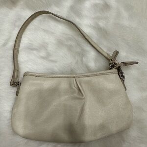 Liz Claiborne simple/classic little cream wristlet w/ one side removable strap